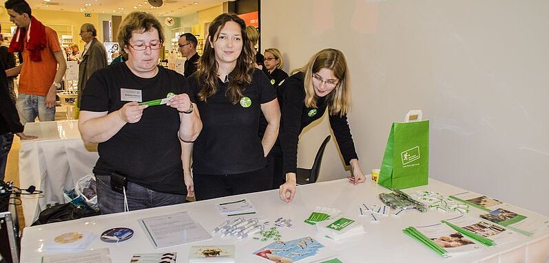 Infostand zur unsichtbaren Krankheit, Foto Teutriene, Deutsche Rheuma-Liga